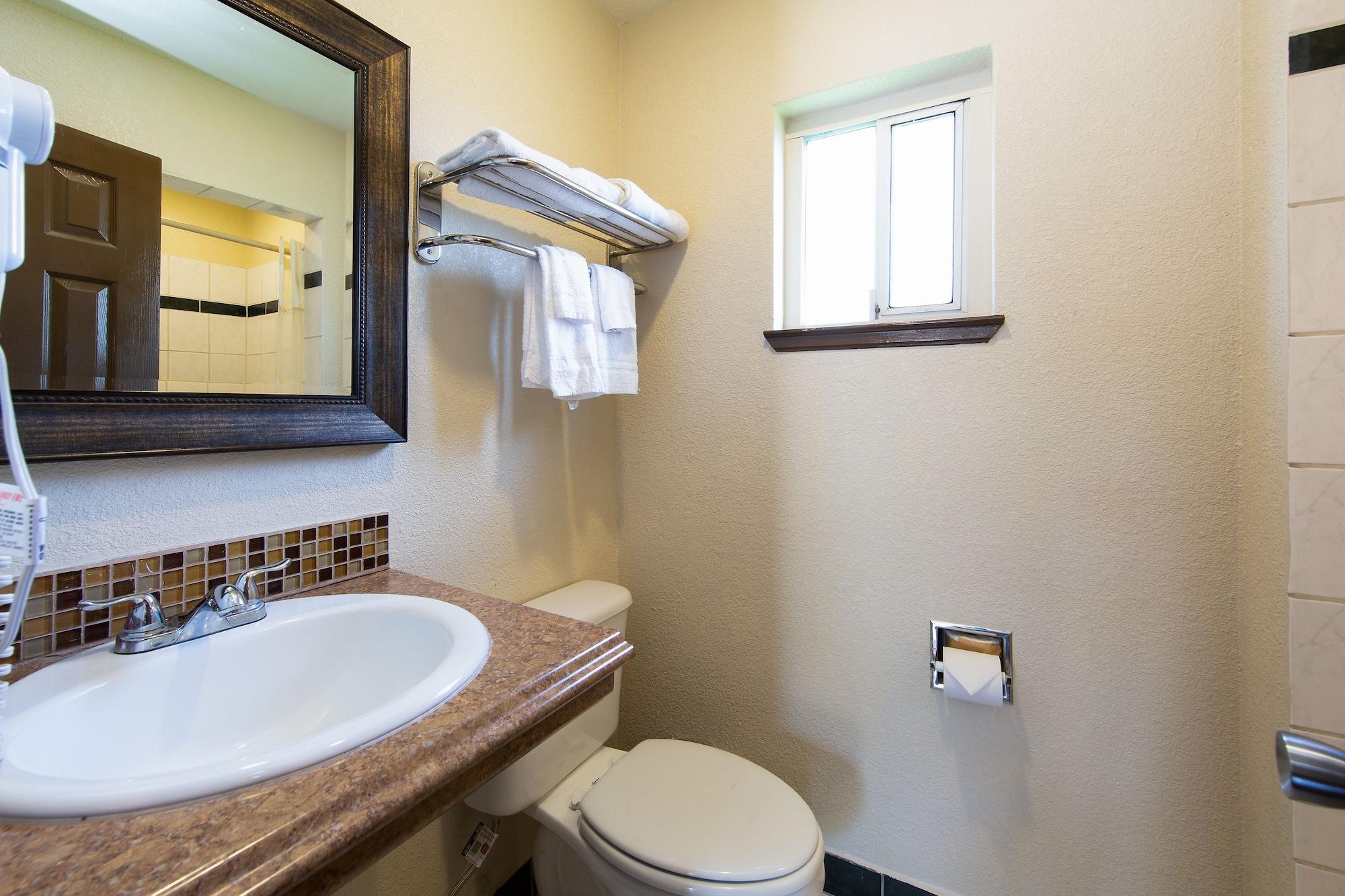 Yosemite Parkway Hotel Merced Ngoại thất bức ảnh