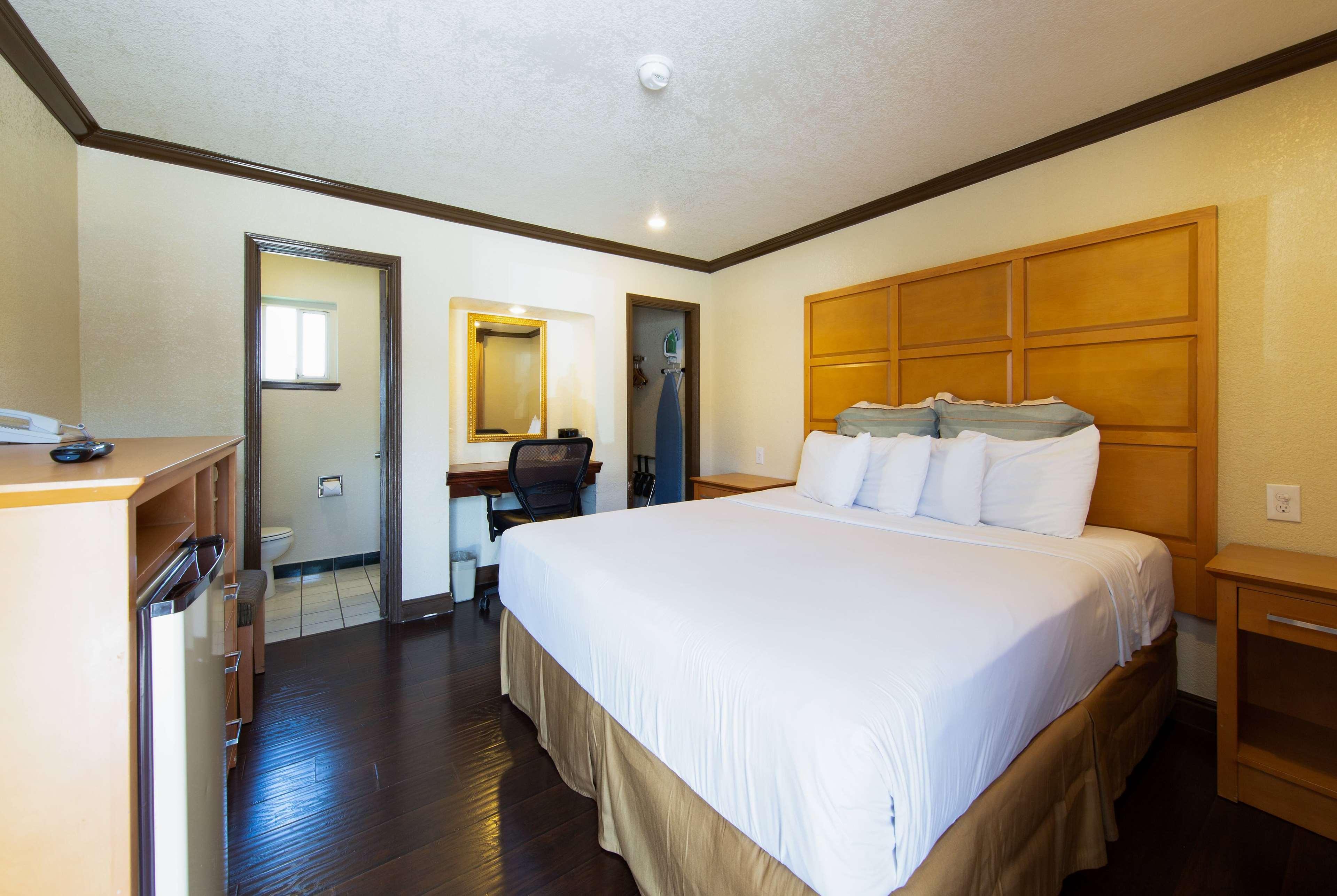Yosemite Parkway Hotel Merced Ngoại thất bức ảnh