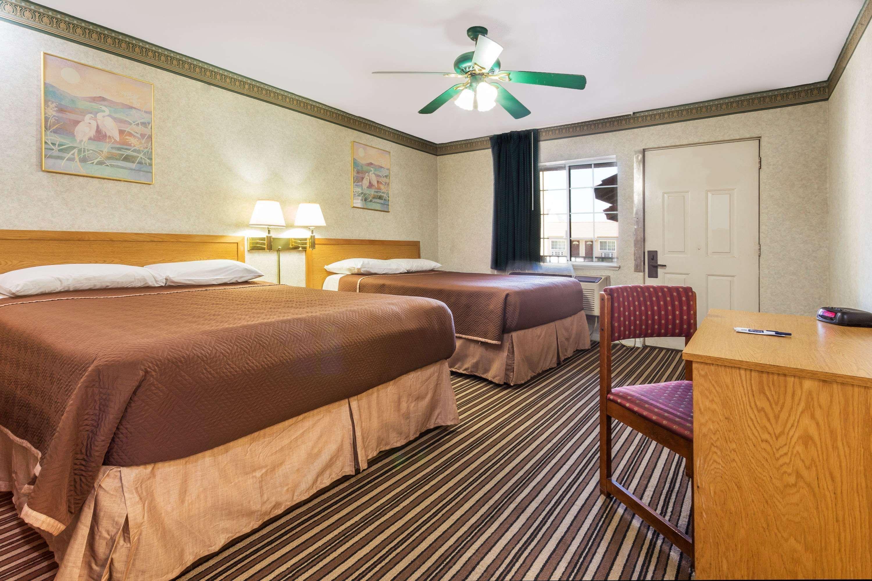 Yosemite Parkway Hotel Merced Ngoại thất bức ảnh