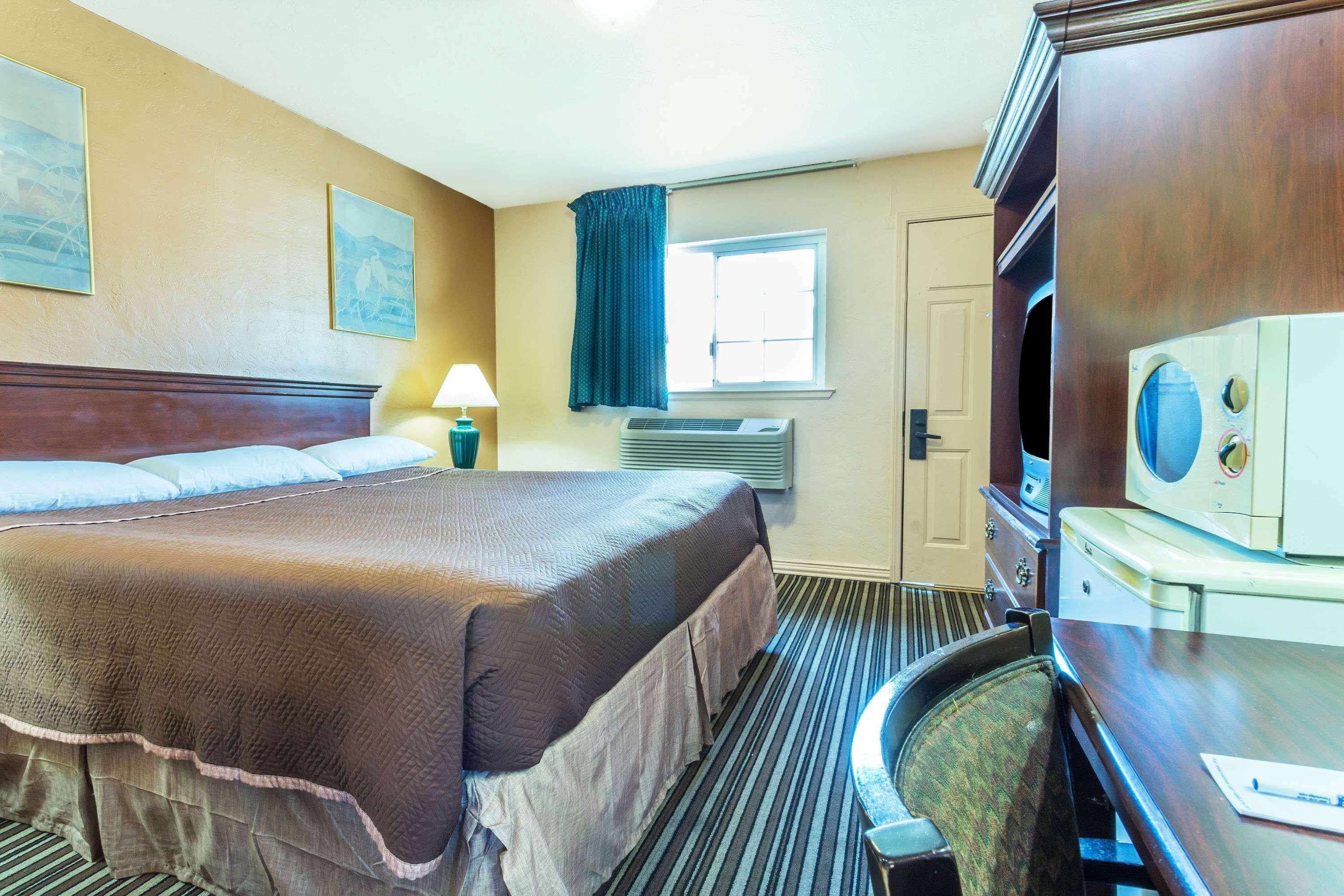 Yosemite Parkway Hotel Merced Ngoại thất bức ảnh