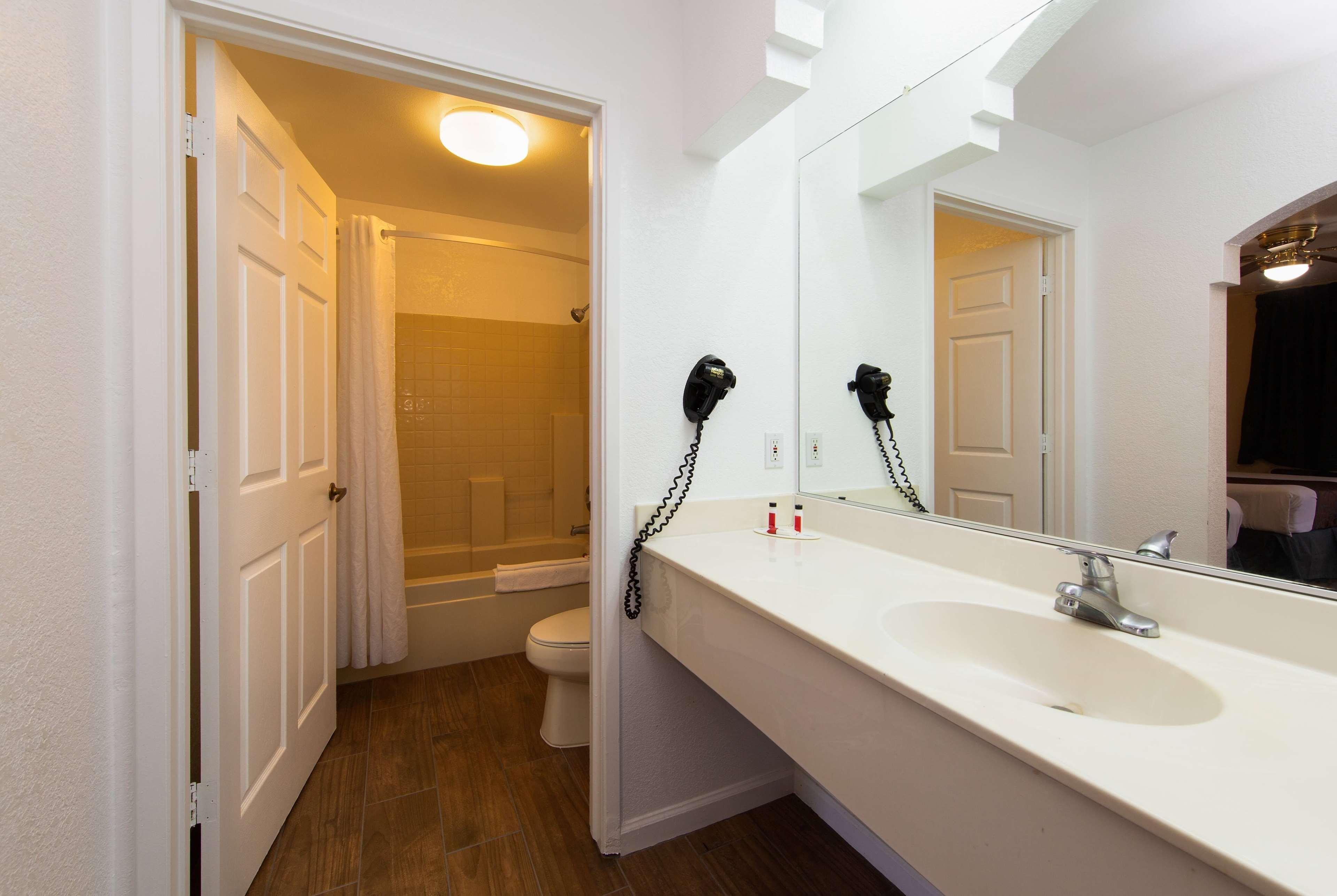 Yosemite Parkway Hotel Merced Ngoại thất bức ảnh
