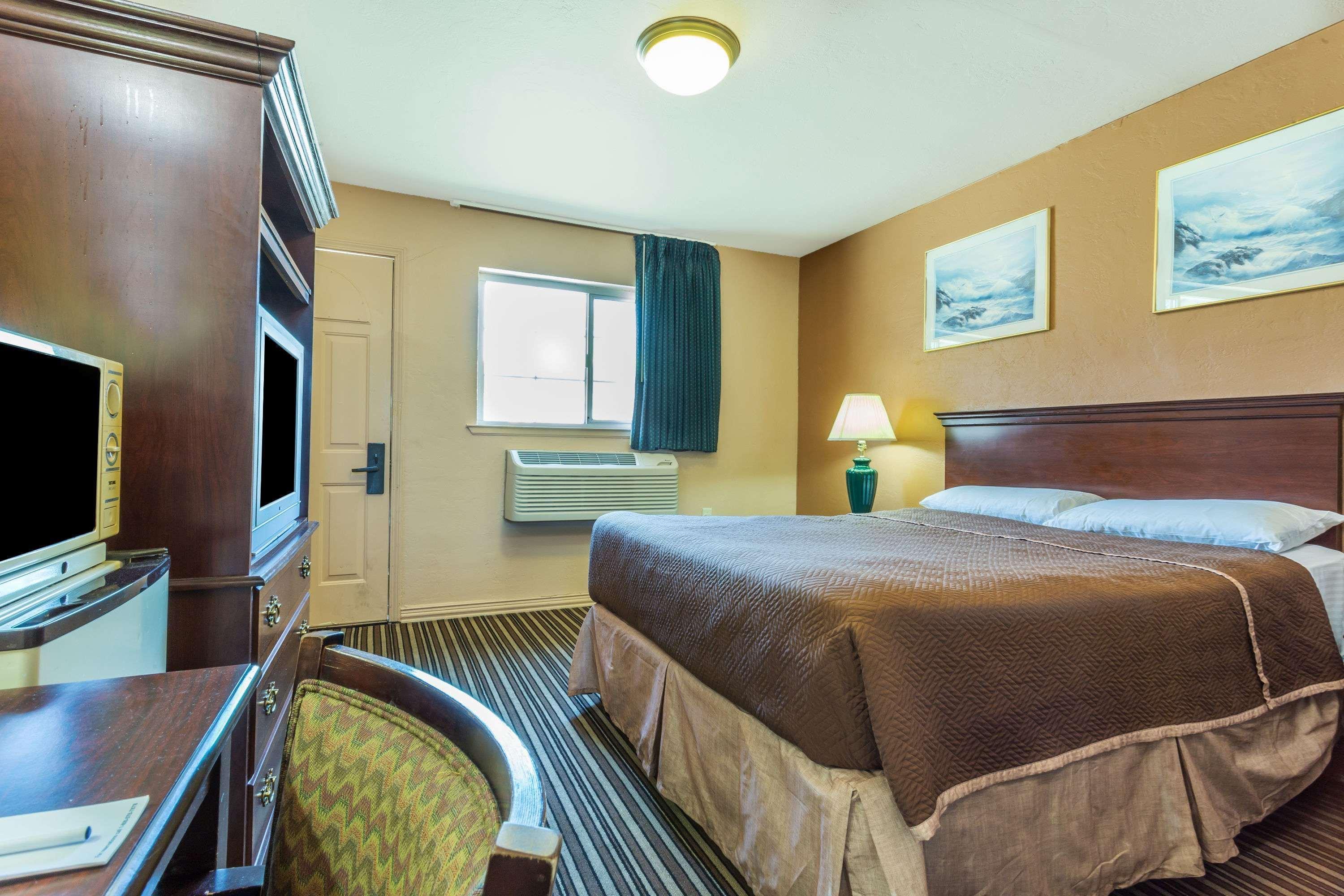 Yosemite Parkway Hotel Merced Ngoại thất bức ảnh