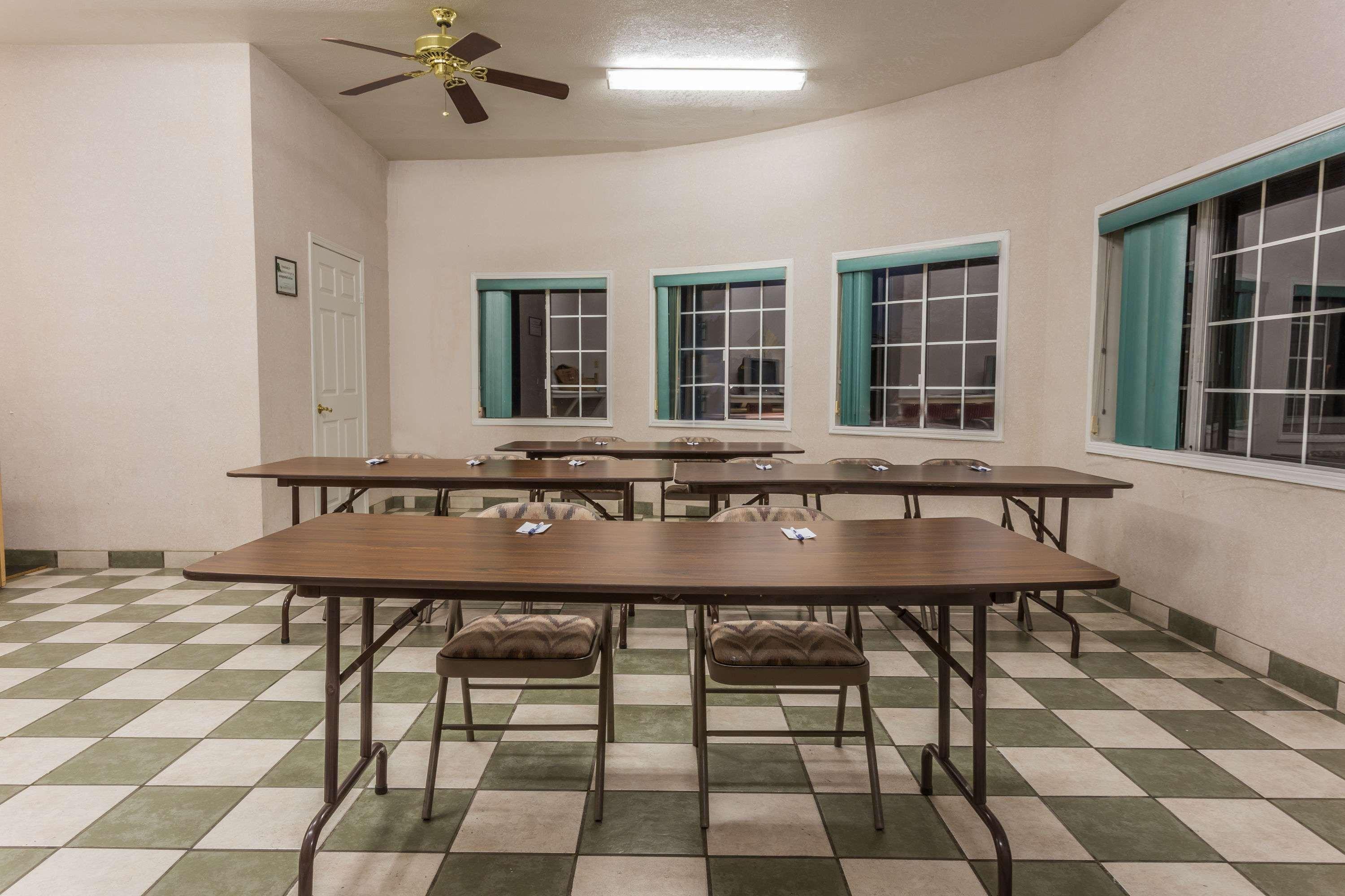 Yosemite Parkway Hotel Merced Ngoại thất bức ảnh