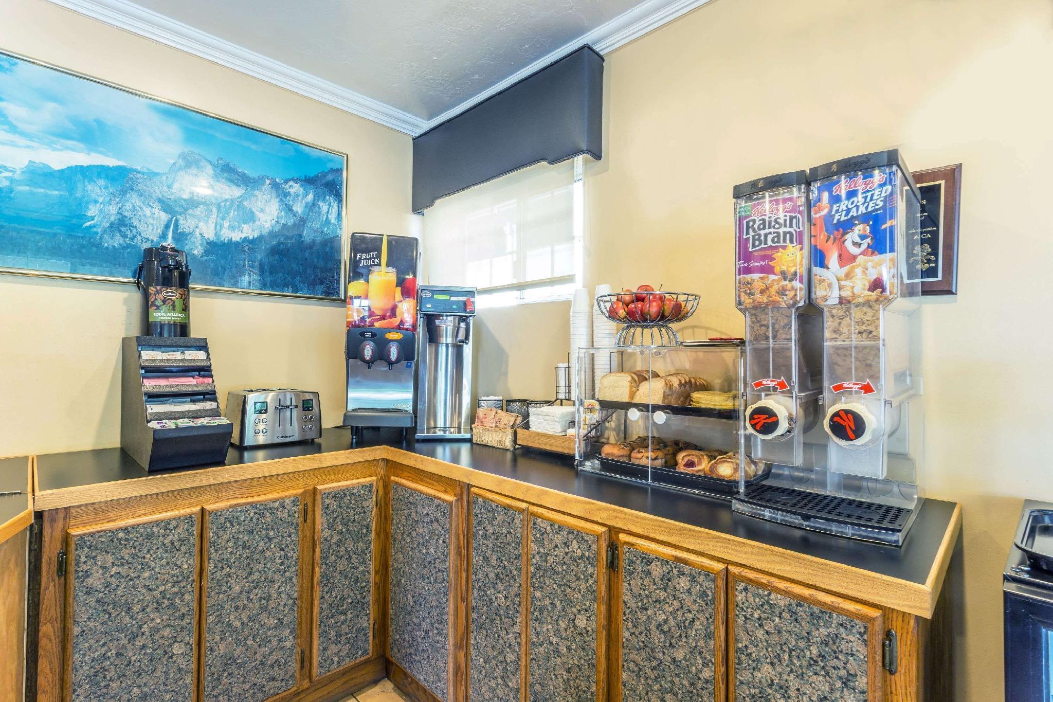 Yosemite Parkway Hotel Merced Ngoại thất bức ảnh