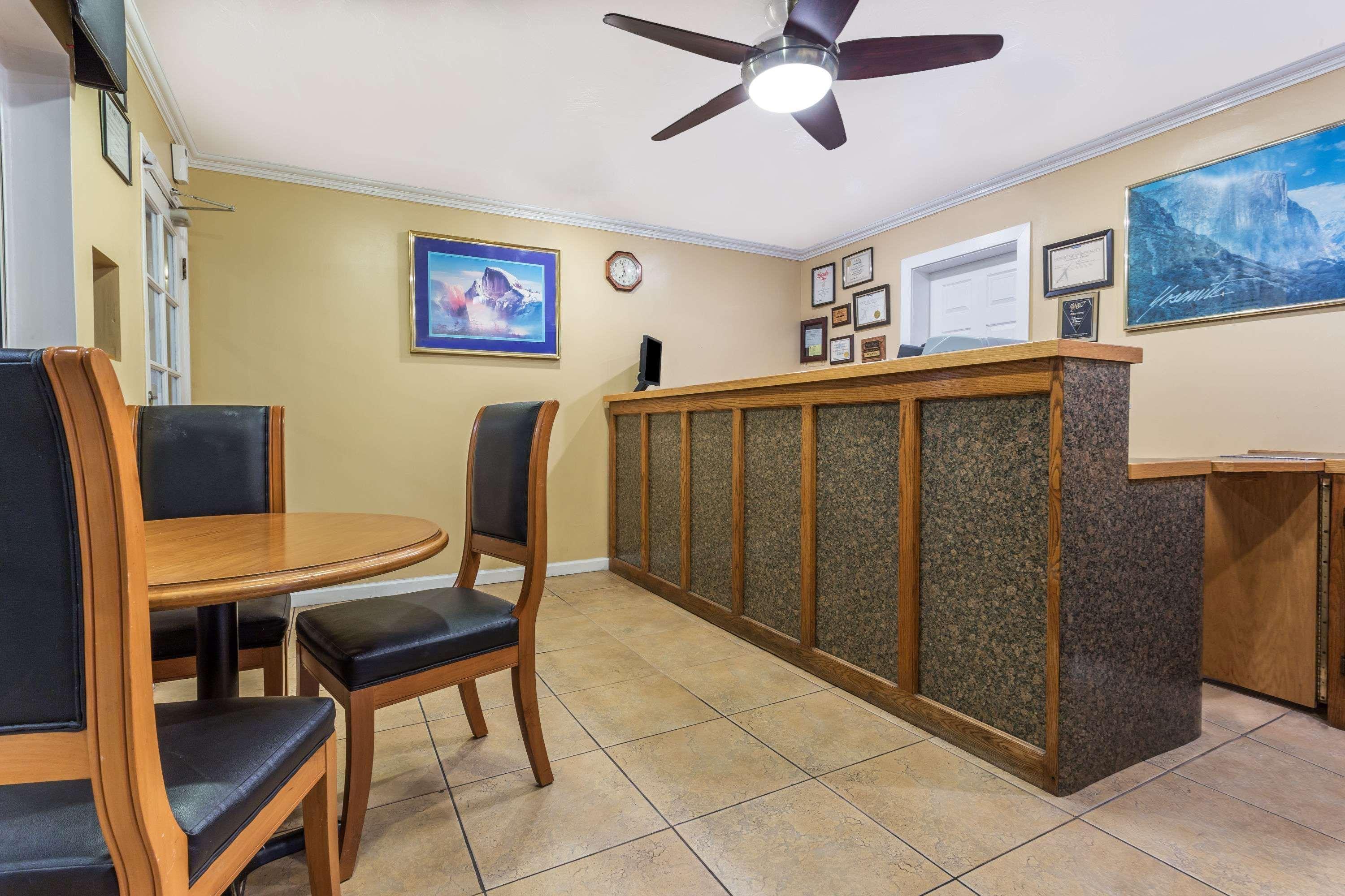 Yosemite Parkway Hotel Merced Ngoại thất bức ảnh