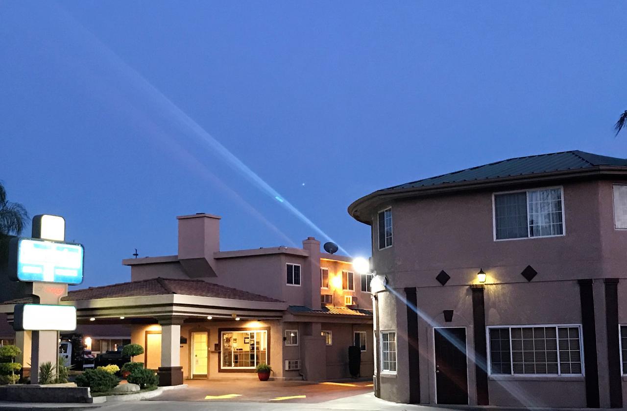Yosemite Parkway Hotel Merced Ngoại thất bức ảnh