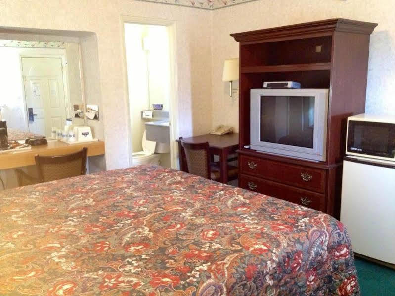 Yosemite Parkway Hotel Merced Ngoại thất bức ảnh